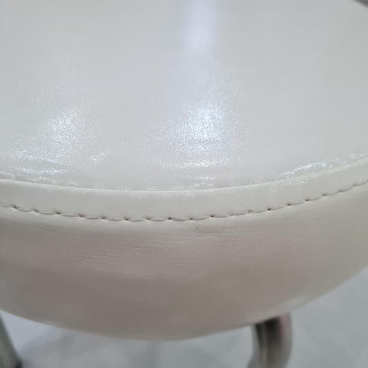 កៅអីធ្វើក្រចក(ស) / foot spa stool (cream)