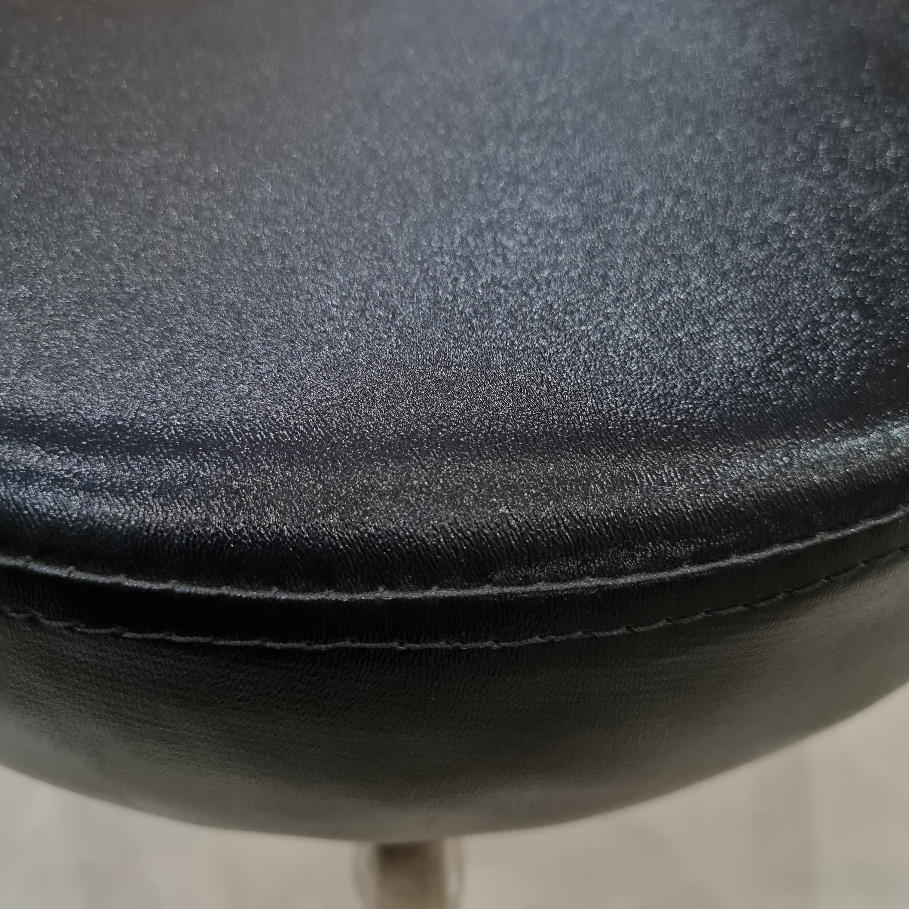 កៅអីធ្វើក្រចក( ខ្មៅ) / foot spa stool (Black)